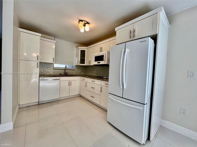 Foto del edificio - 3 br, 2.5 bath Condo - 8625 SW 152nd Ave A...