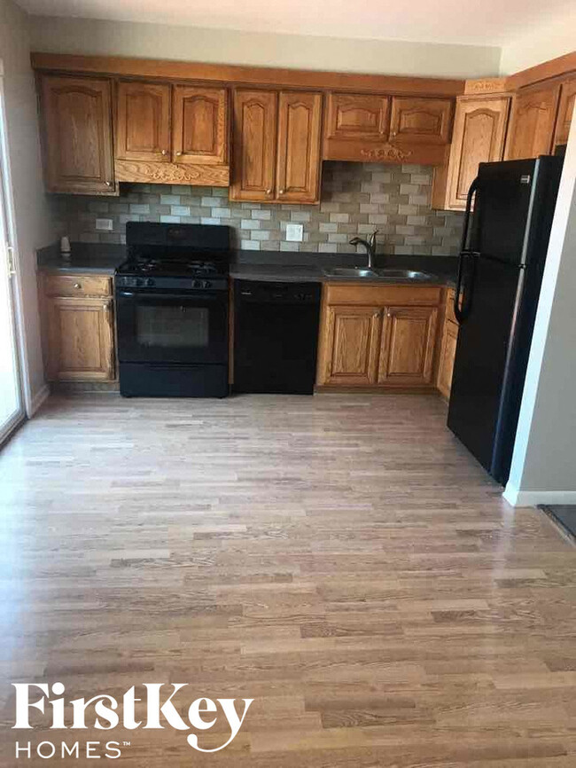 Building Photo - 6320 Streamwood Ln