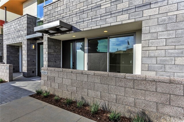 Building Photo - 639 Channel Way