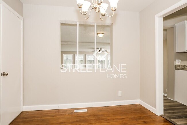 Building Photo - $500 OFF FIRST FULL MONTHS RENT.