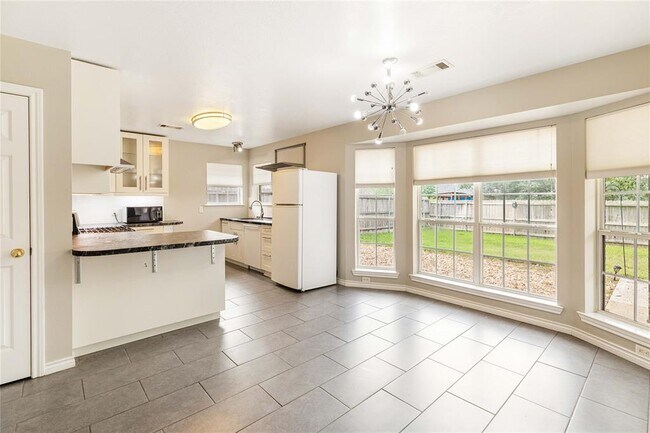 Foto del edificio - 1311 Mullins Loop N