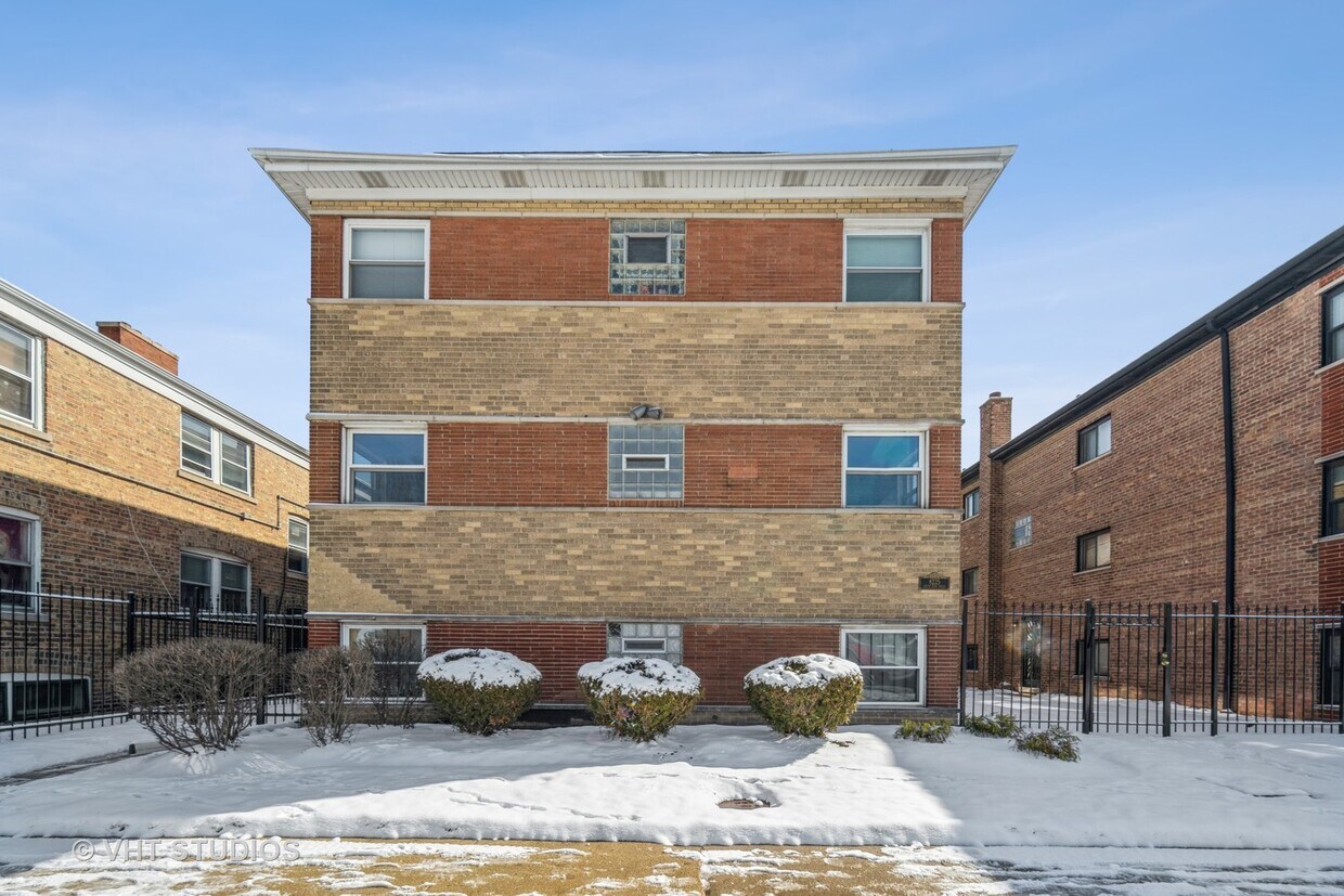 Primary Photo - 8225 S King Dr