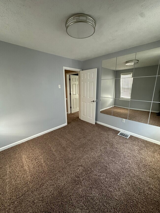 Building Photo - 607 Idlewood Ave