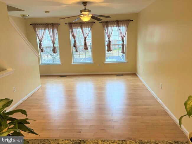 Building Photo - 6811 Avalon Isle Way