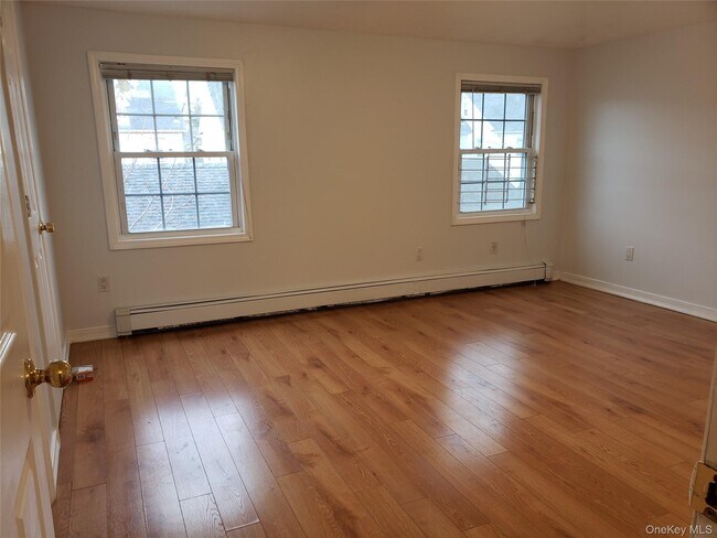 Foto del edificio - 224-26 Edmore Ave