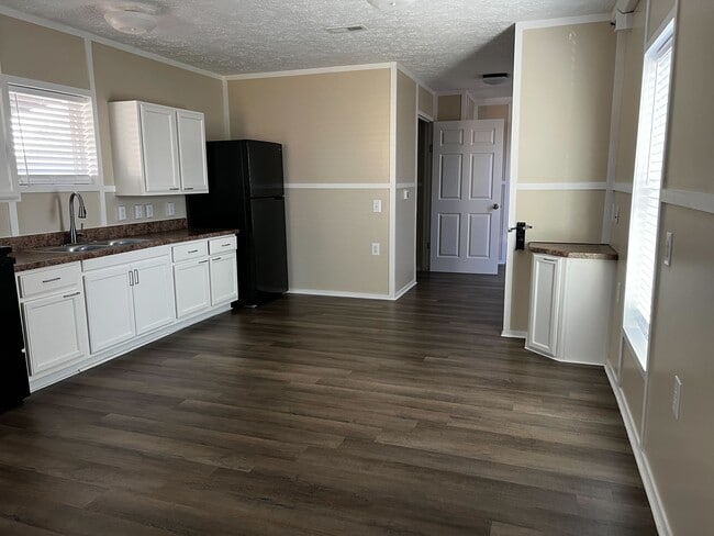 Building Photo - 709 N Collins Fwy