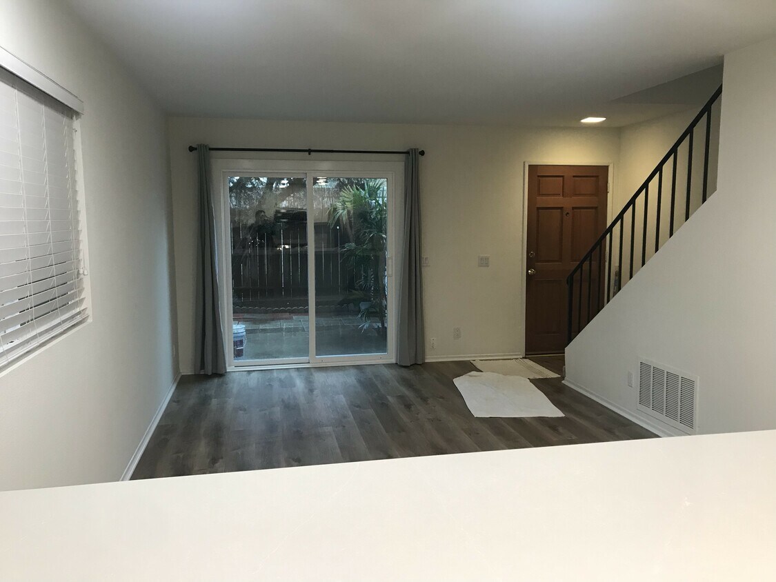 166 E 20th St, Costa Mesa, CA 92627 Townhome Rentals in Costa Mesa CA