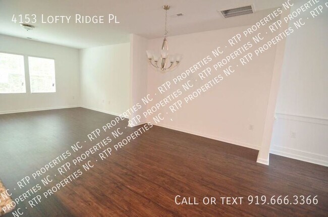Building Photo - Beautiful, LARGE 3 bedroom, 3 1/2 bath tow...