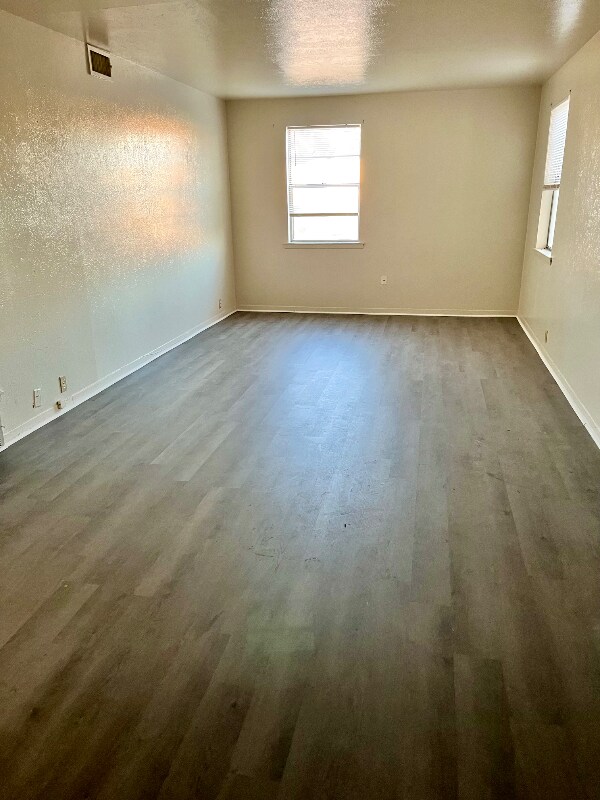 Foto principal - 414 E Avenue A