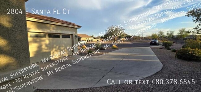 Building Photo - 2804 E Santa Fe Ct