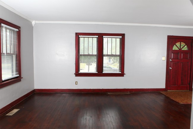 Building Photo - 544 S Erie St
