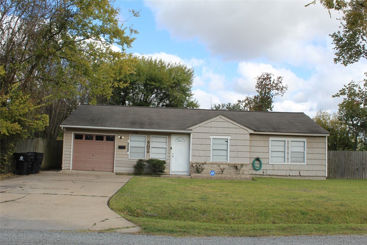 Foto principal - 13307 Force St