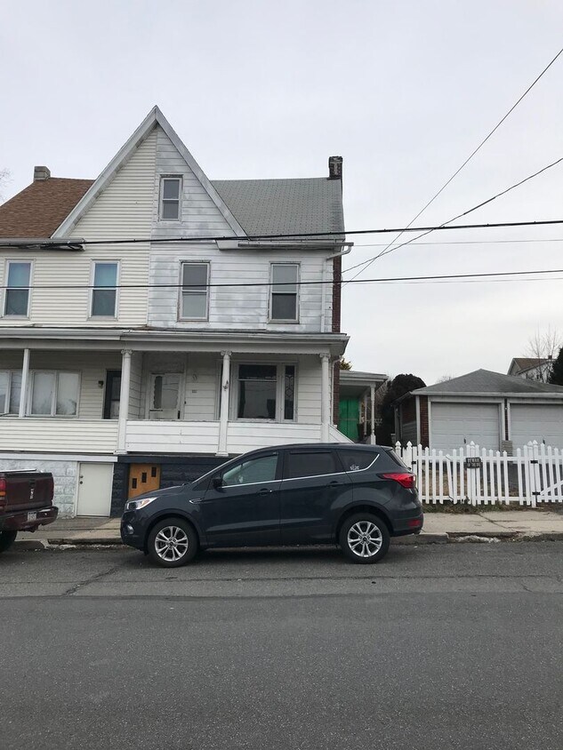 Primary Photo - 4 Bedroom 1 Bath