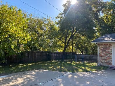 Building Photo - 1405 Blanton Pl