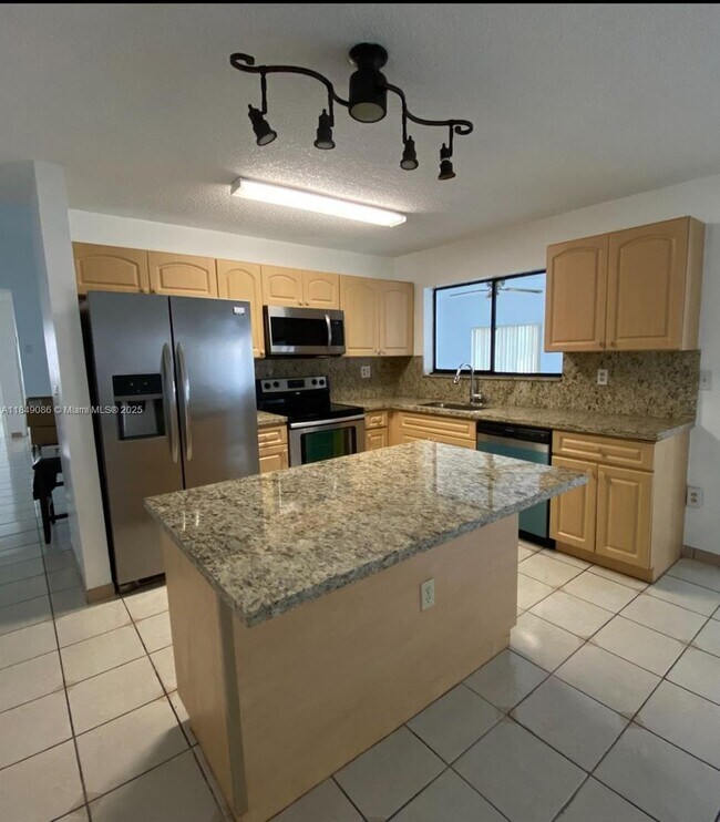 Building Photo - 10225 SW 144th Ct