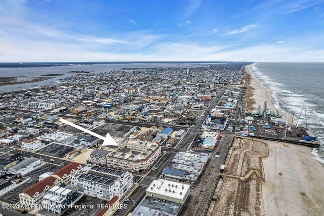 Building Photo - 21 Blaine Ave