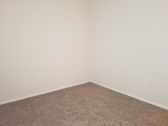 Building Photo - Ready now !!!! COZY ONE STORY THREE BEDROO...