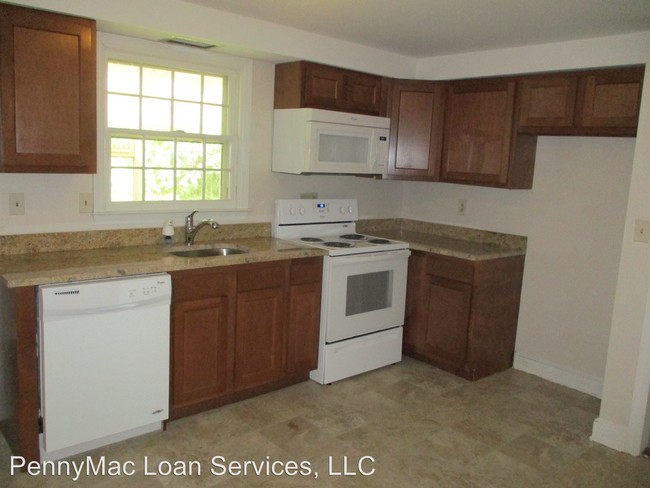 Building Photo - 108 Bellevue St
