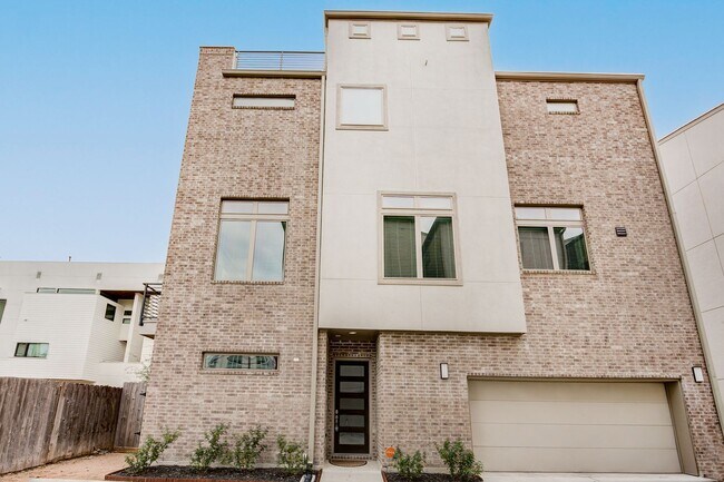 Building Photo - Beautiful 3Bed 3.5bath Home!
