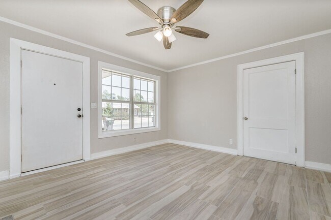 Foto del edificio - 4215 SW 11th Ave