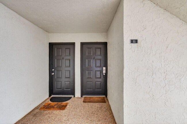 Foto del edificio - 744 Executive Center Dr