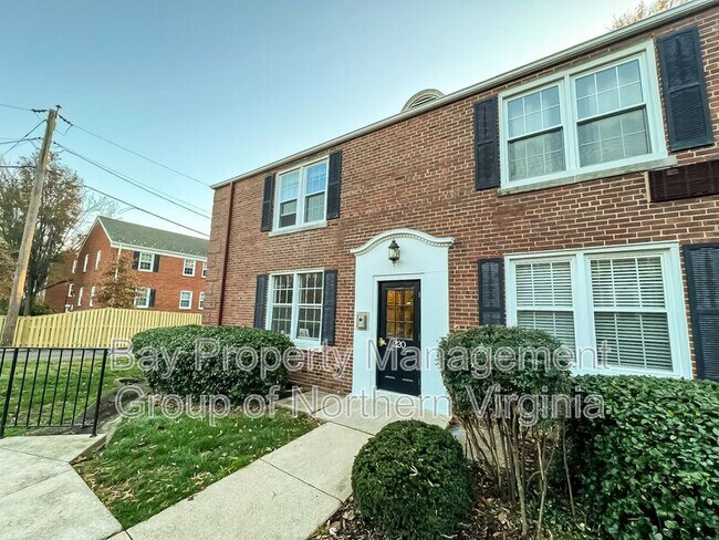 Building Photo - 220 N Thomas St