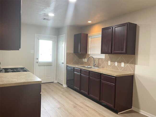 Building Photo - 21527 Falvel Misty Dr