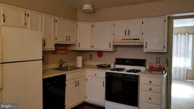 Building Photo - 14 Cherry Grove Ln