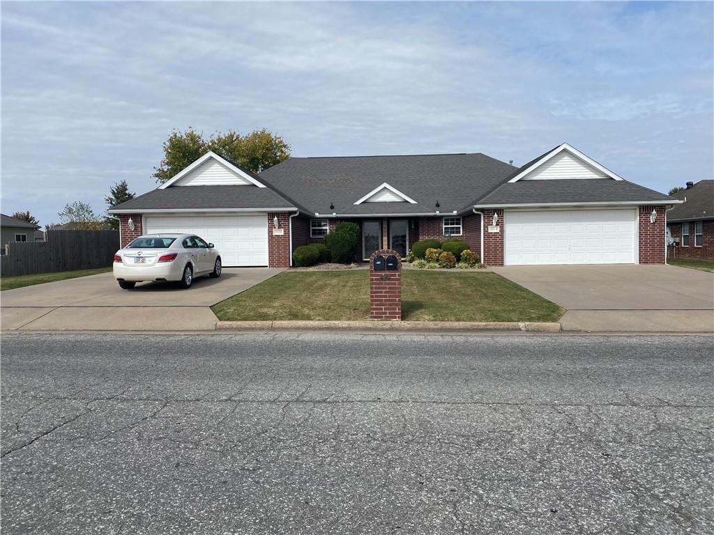 2060 Ravenwood Plaza, Siloam Springs, AR 72761 Townhome Rentals in