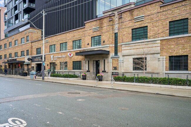 Photo du bâtiment - 505 Richmond St W