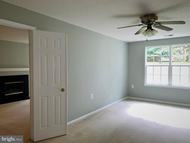 Building Photo - 10022 Vanderbilt Cir