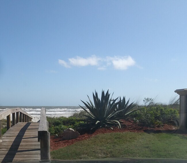 Building Photo - 695 A1A N