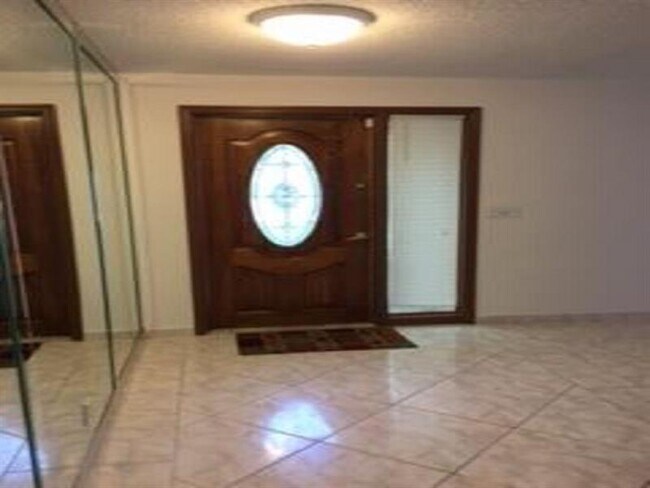 Foto del edificio - 3881 NW 100th Ave