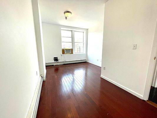 Foto del edificio - 59-37 Myrtle Ave