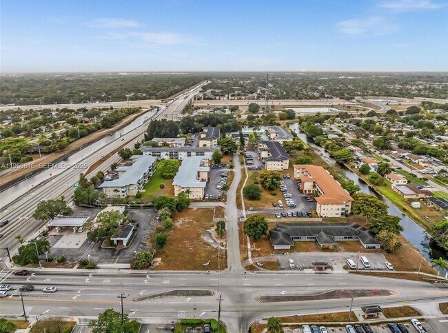 Foto del edificio - 4731 NW 10th Ct