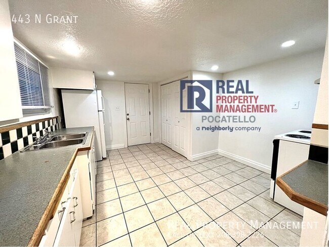 Building Photo - 2 bed 1 Bath Cottage