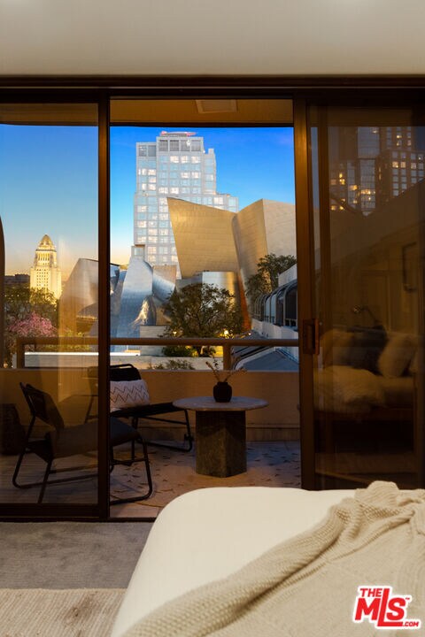 Foto del edificio - 121 S Hope St