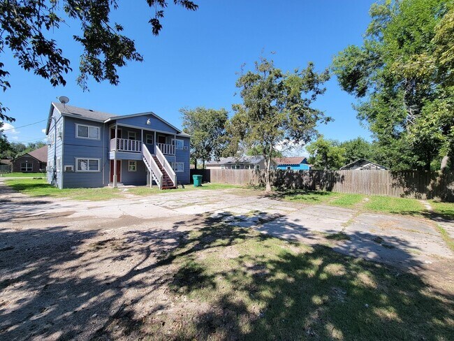 Building Photo - 711 Ave A