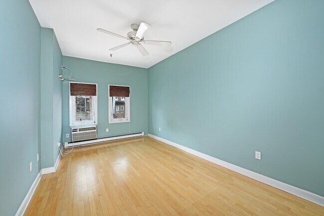 Building Photo - 228 Monroe St