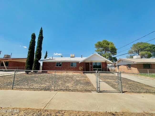 Building Photo - 4981 Winthrop Dr