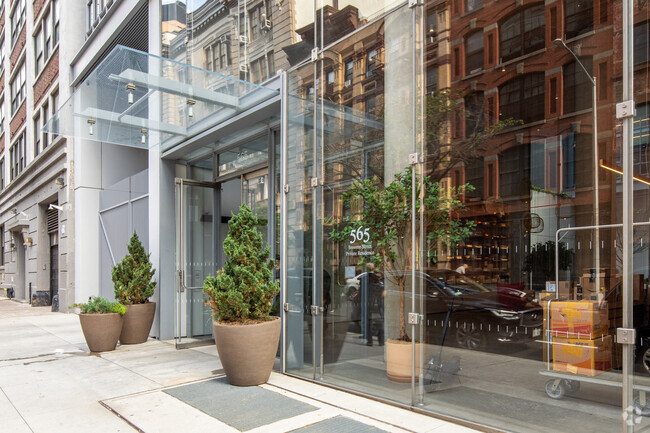 Foto del edificio - 565 Broome St