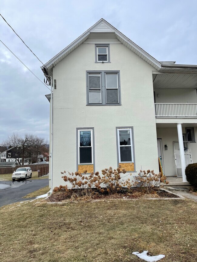 Foto del edificio - 1533 Capouse Ave