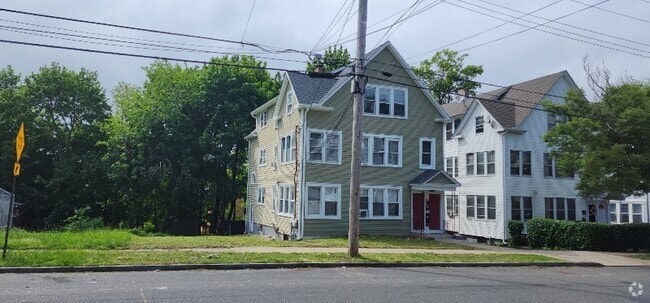 Building Photo - 252 Sheffield Ave