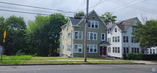 Building Photo - 252 Sheffield Ave