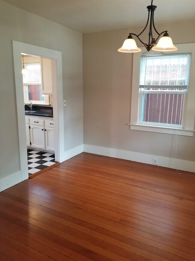 Foto del edificio - Perfect Location in Downtown SLO-No Co-Sig...