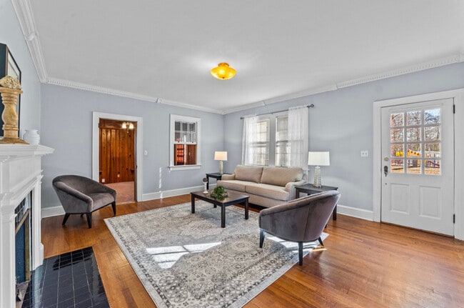 Photo - 2309 E 5th St House