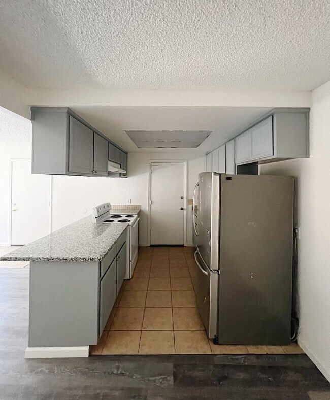 Building Photo - 3936-3938 Renick Way