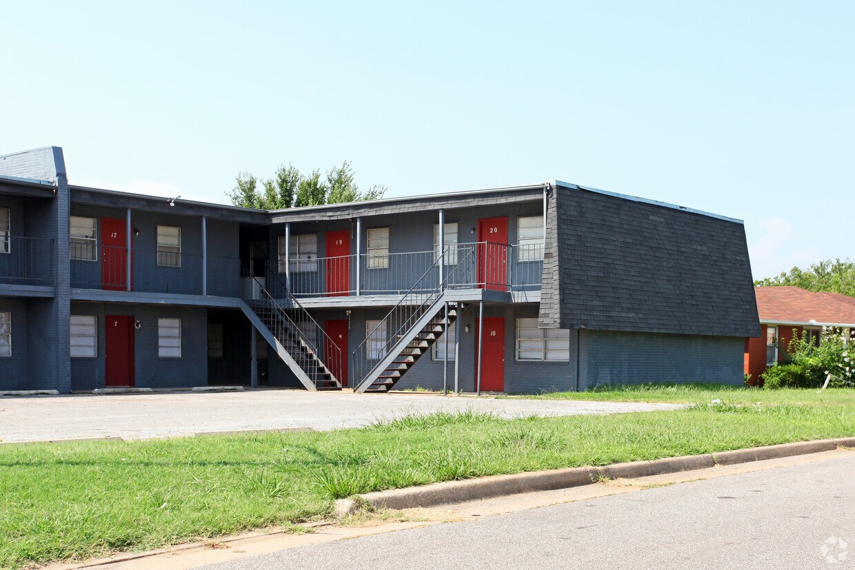 Building Photo - 1100 SW 58th St