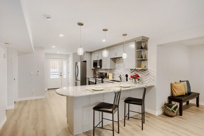 Foto del edificio - 7725 E Byers Ave