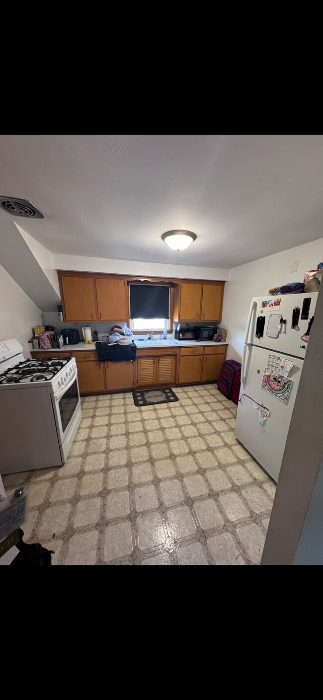 Building Photo - 213A S 76th St